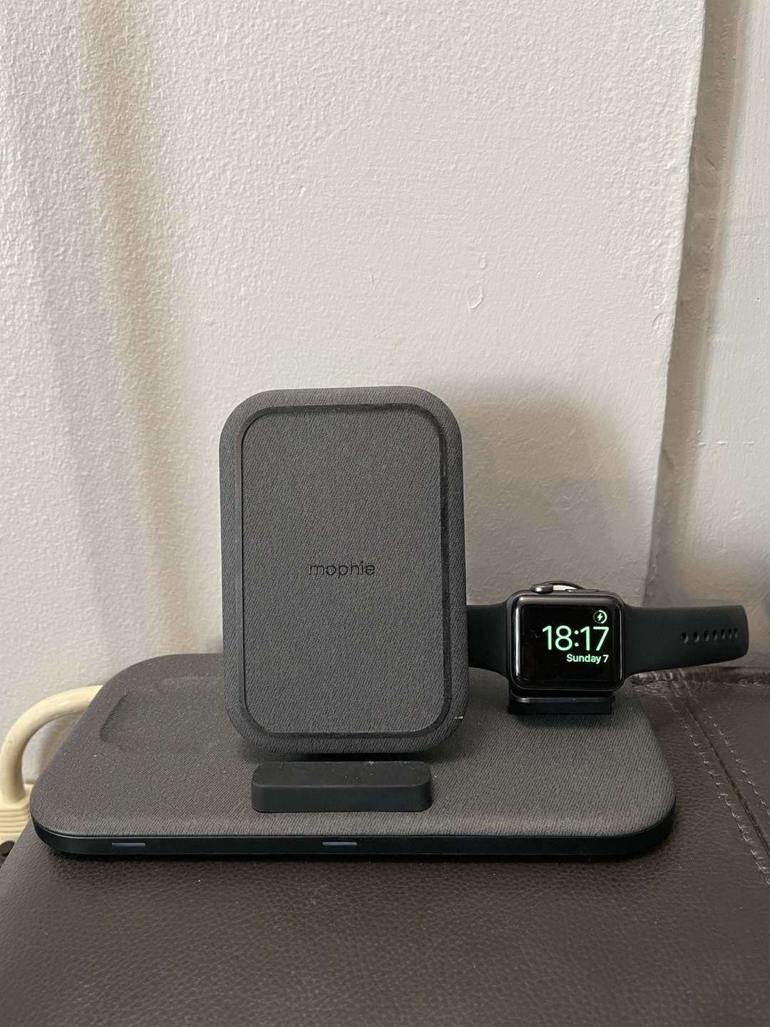 99% LIKE NEW Mophie 15W 3-in-1 Wireless Charging Pad thumbnail
