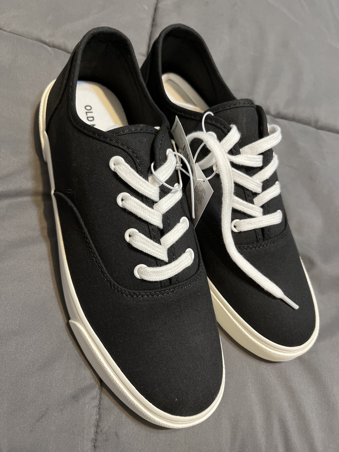 Sneakers Size 8 thumbnail