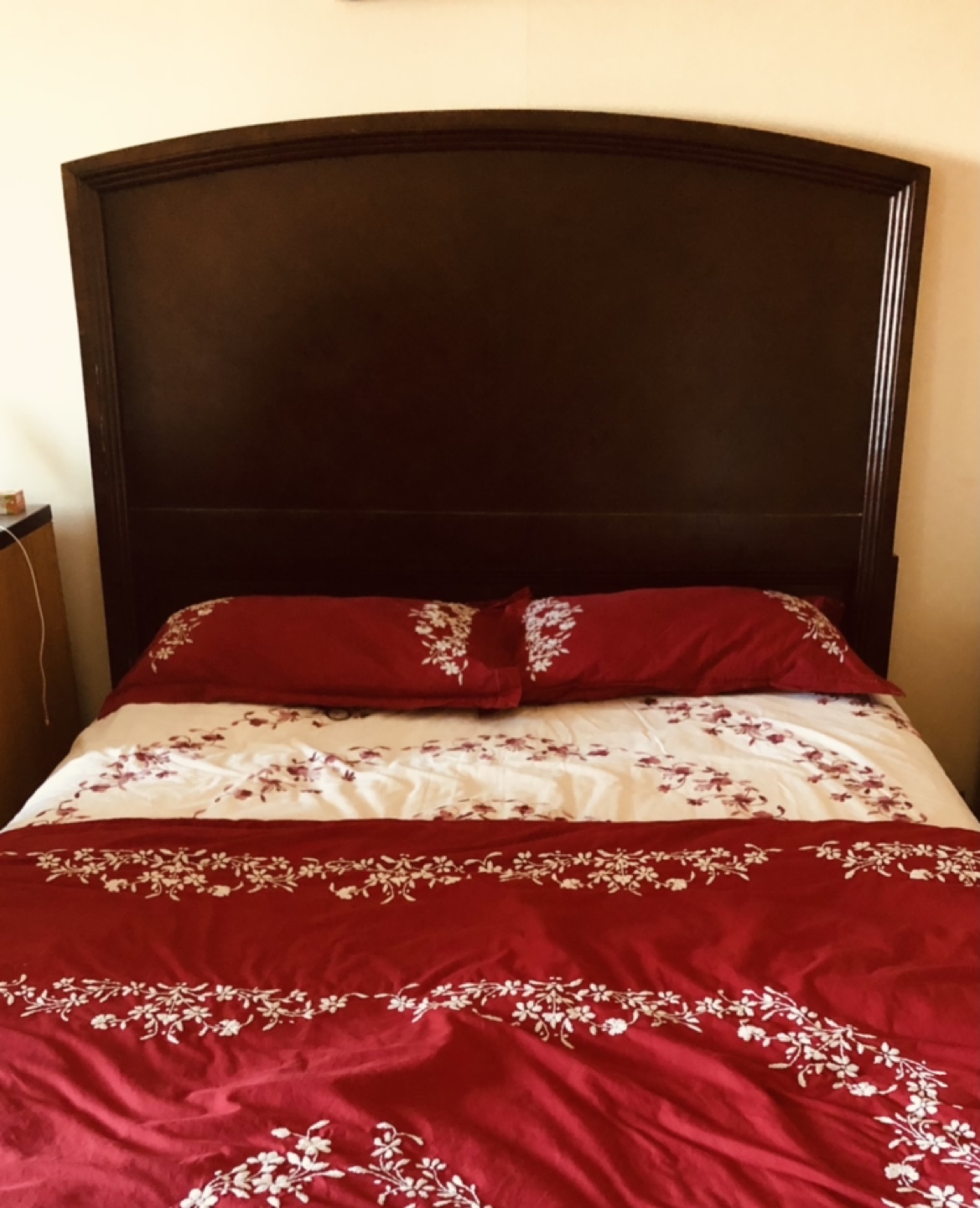 Bed frame (Queen)