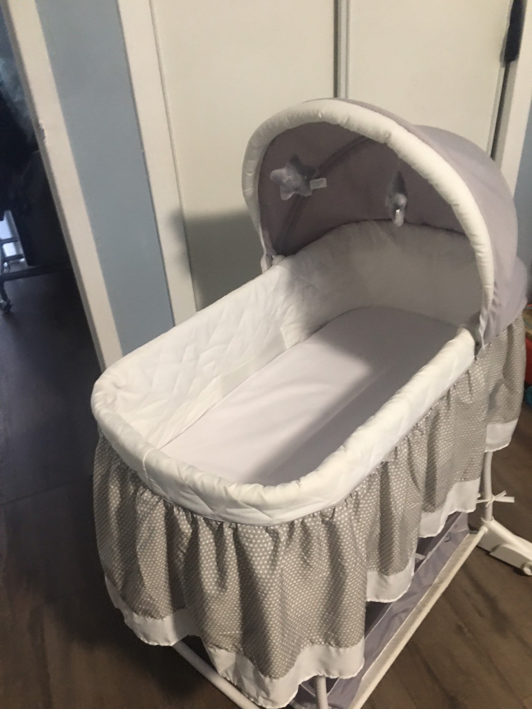 Bassinet brand new never been used - photo 2
