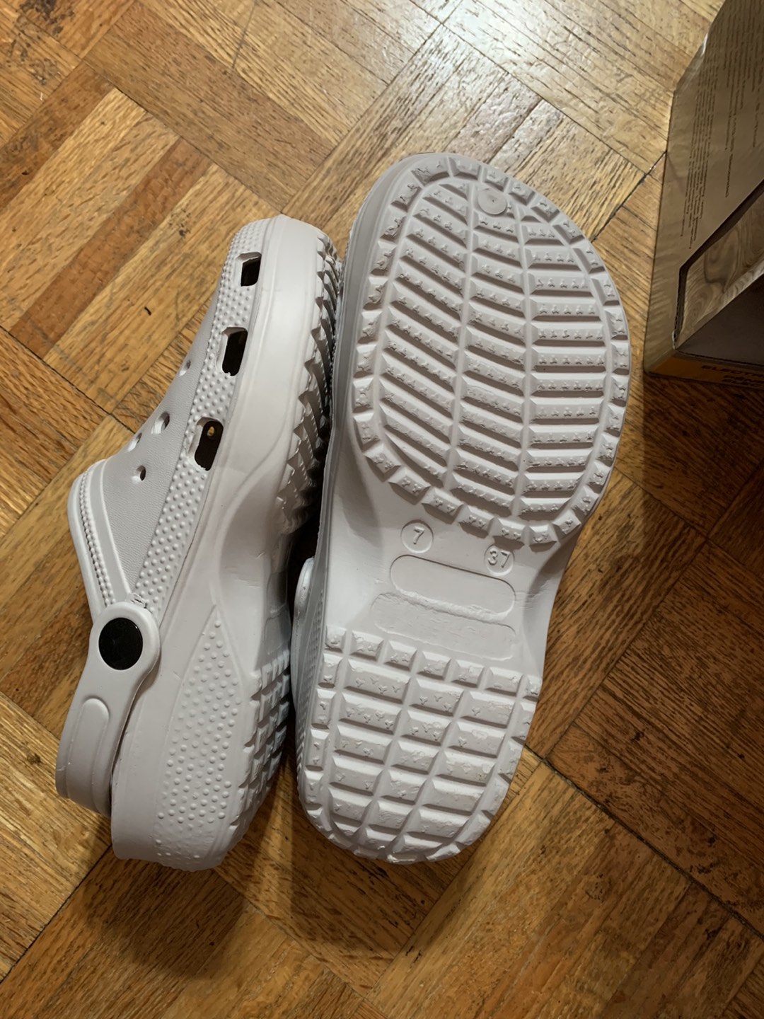 #freecycle Kids size 37 croc-like shoes image indicator(2)