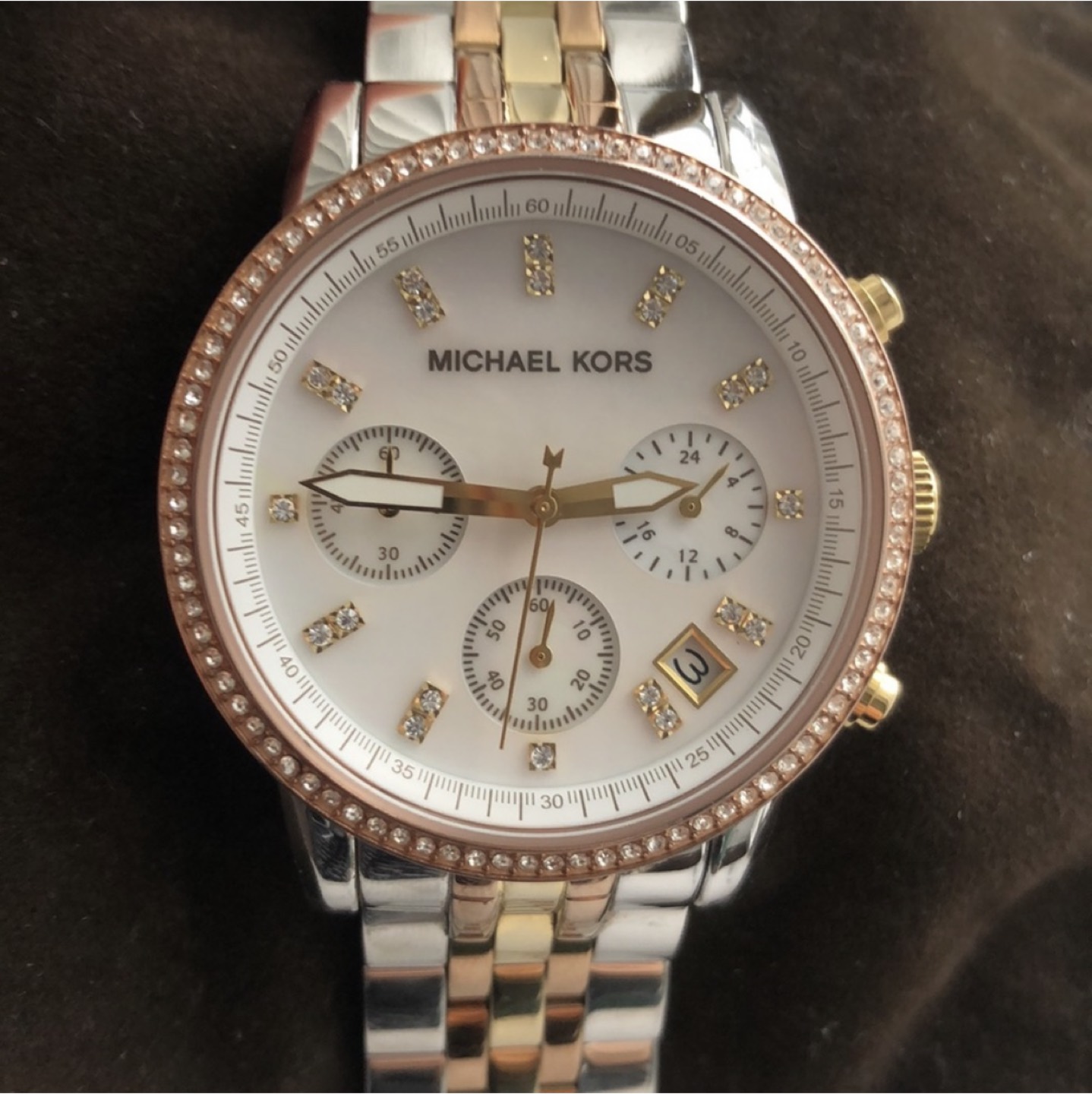 Michael Kors Watch- Excellent condition image indicator(2)