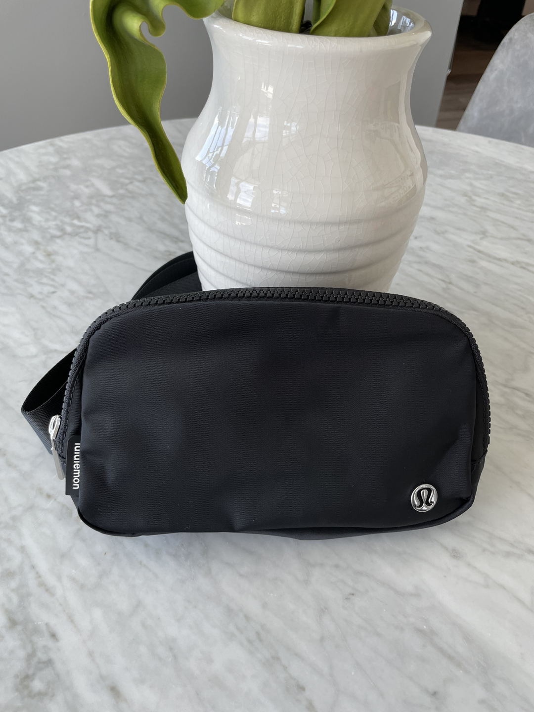 New Lululemon Everywhere belt bag - Black thumbnail