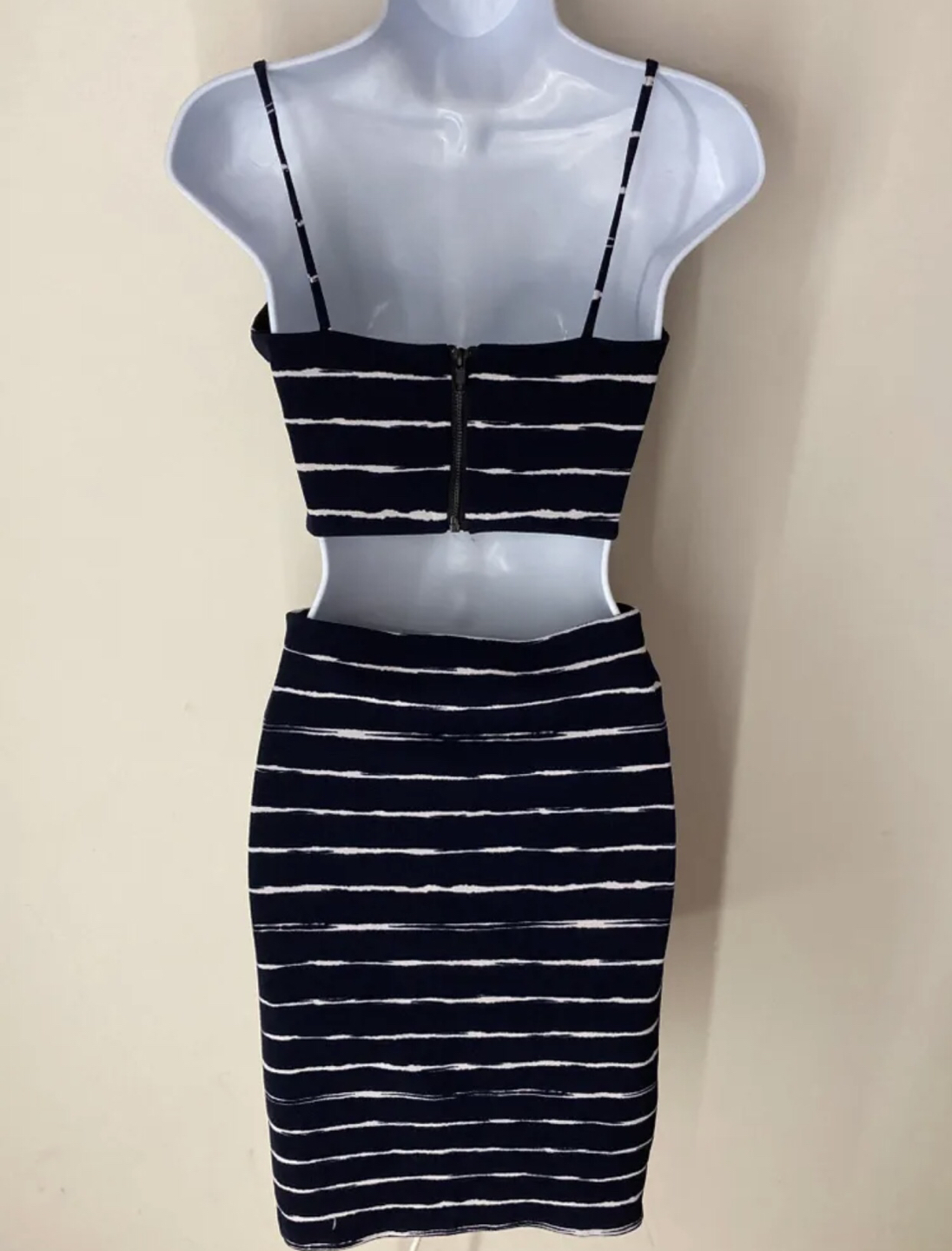 Like New Design Lab 2 piece outfit Sz.small image indicator(2)