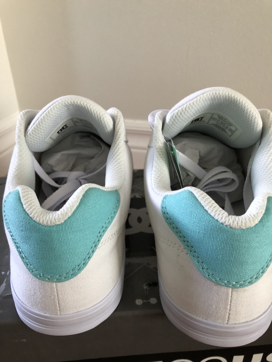 BNIB - DC yth 7 (25.5cm) white/mint chelsea shoes - photo 5