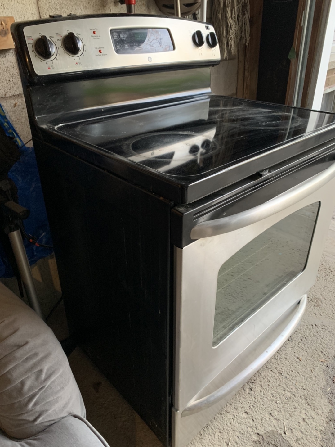 GE Electric Freestanding Stove - photo 3