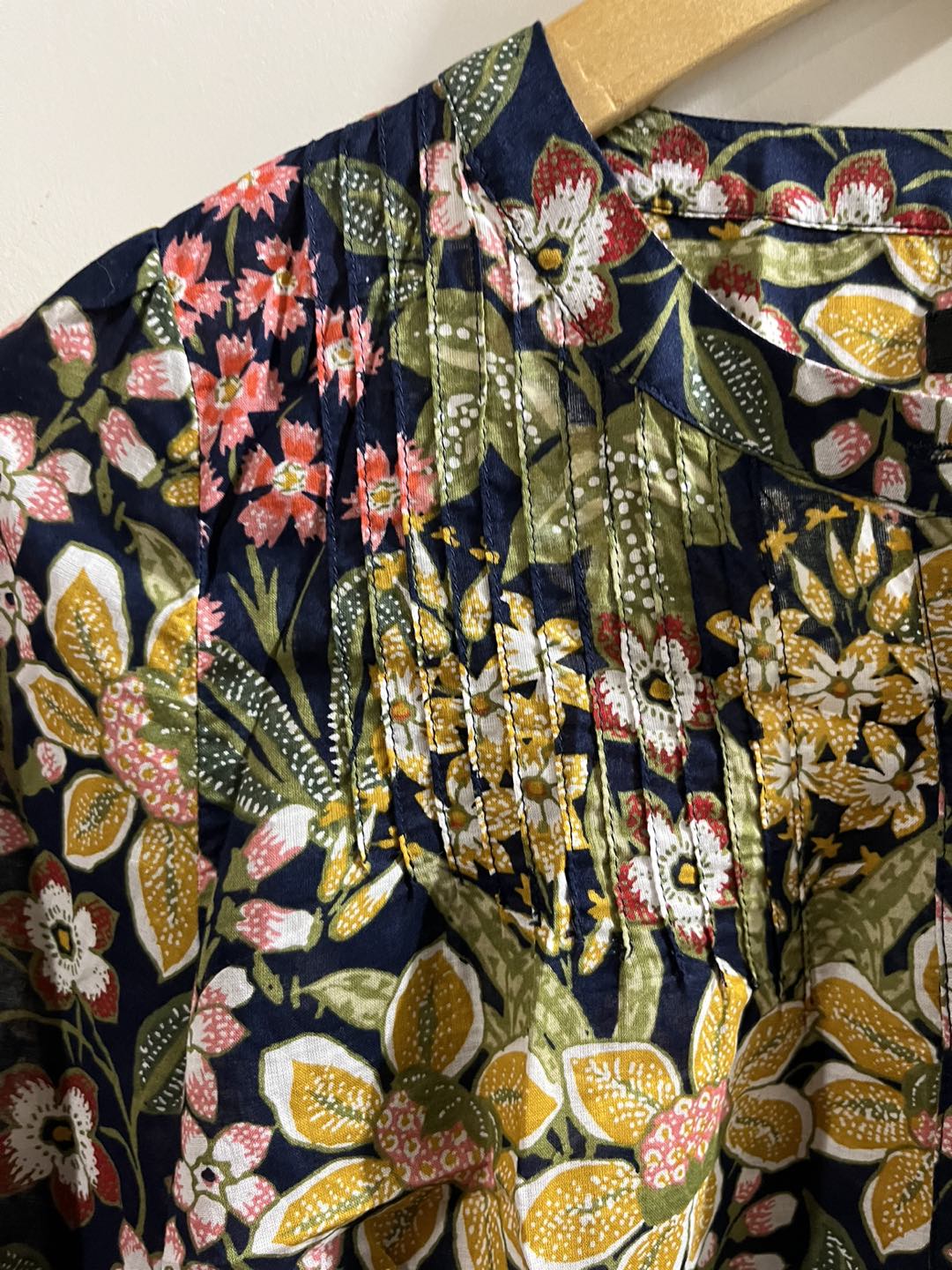 Like new ,light material floral top - photo 4
