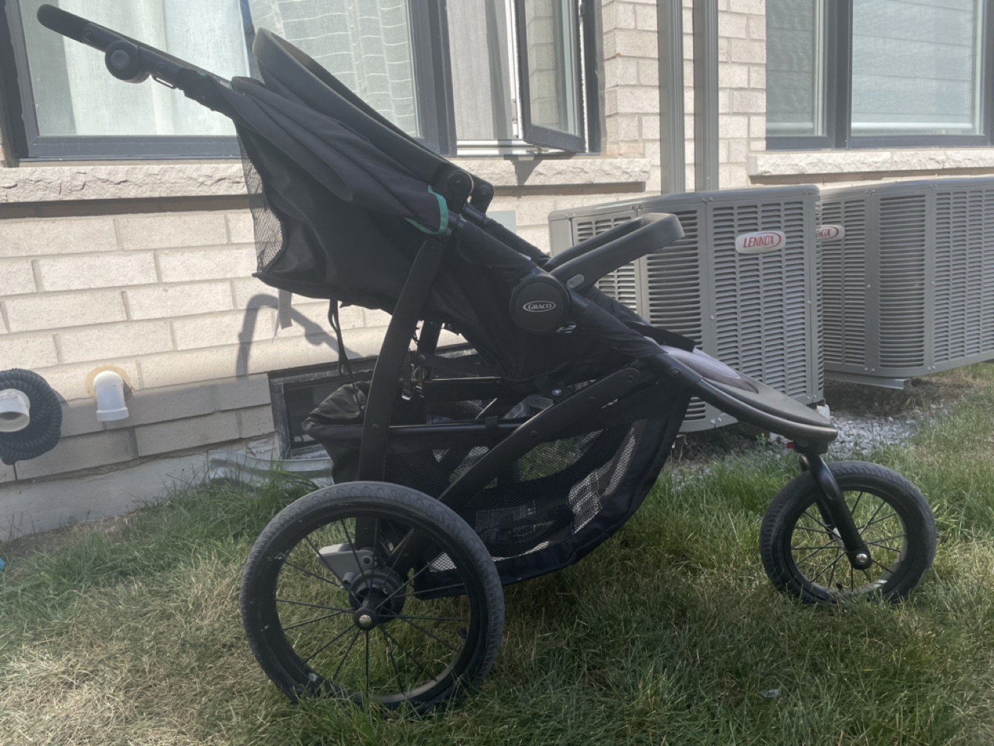 Jogger Stroller - Like new - photo 3