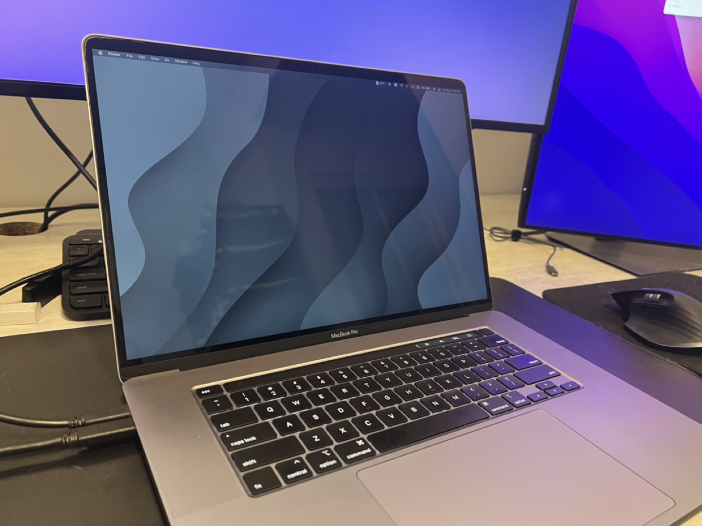 MacBook Pro 16 inch 2019 - photo 2