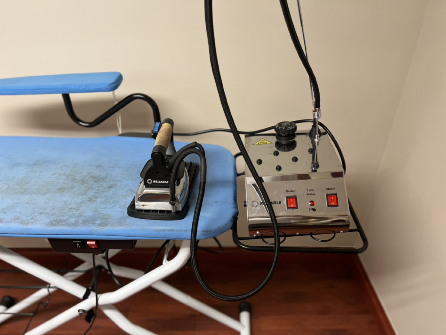 Steam Iron Station i300 and  Ironing Board / Pressing Table thumbnail