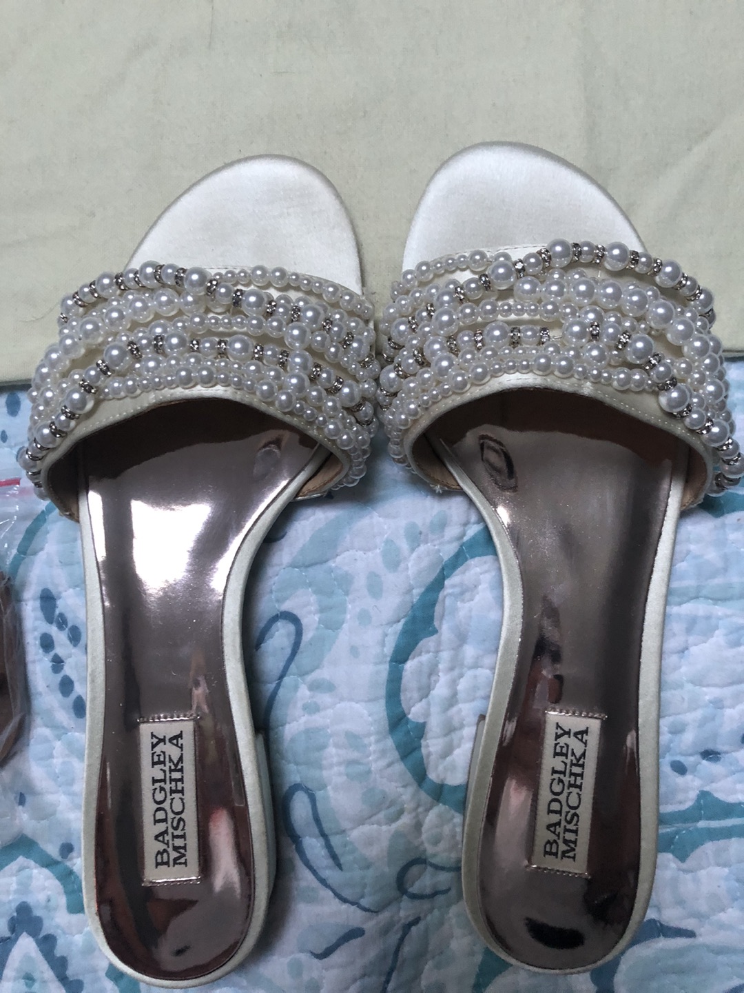 Badgley Mischka image indicator(2)