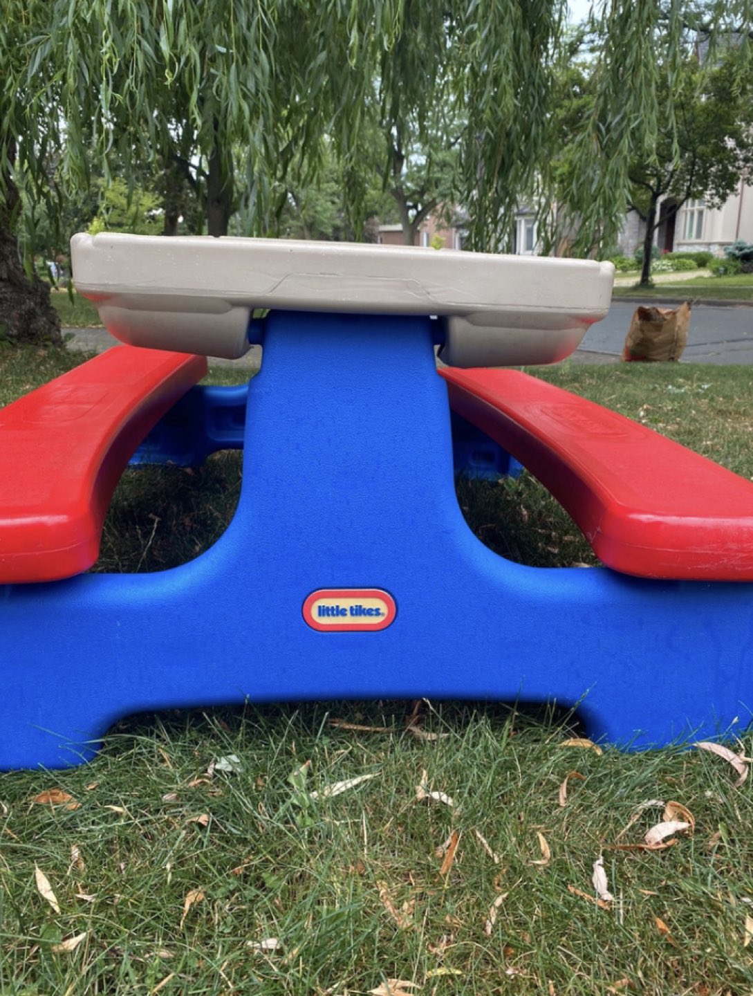 Little tikes foldable picnic table for kids - photo 3