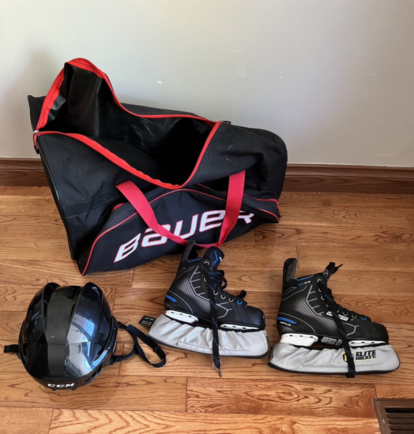 Skating shoes & Helmet, Boys thumbnail