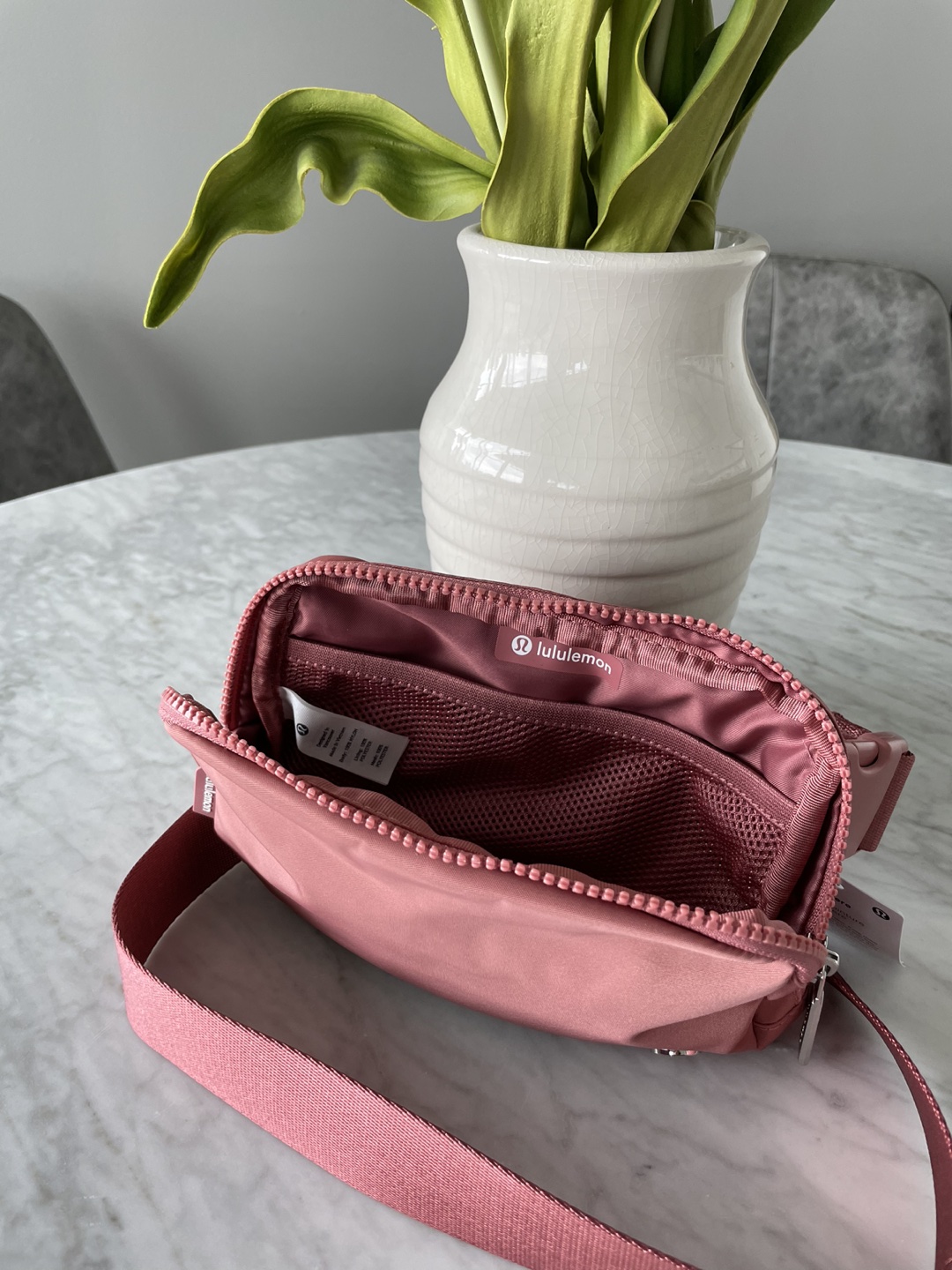 Lululemon everywhere belt bag image indicator(3)