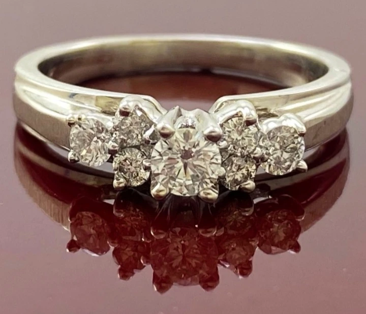 Diamond Ring  14kt white gold