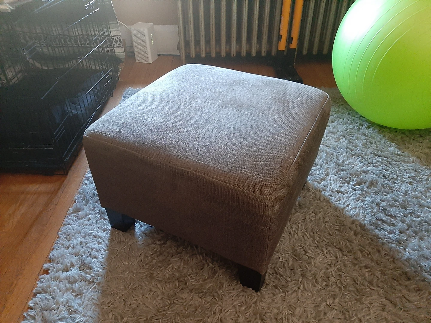 foot stool, ottoman, foot rest thumbnail