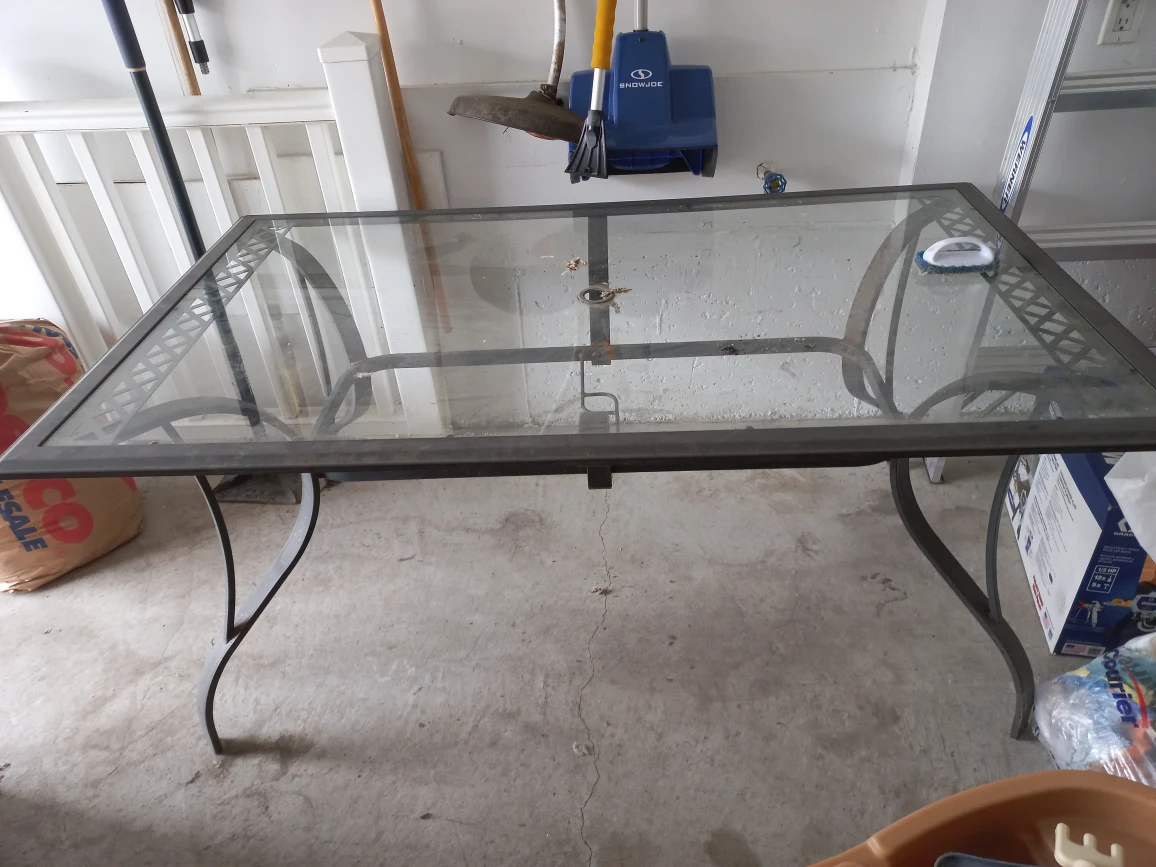 outdoor table. - photo 3