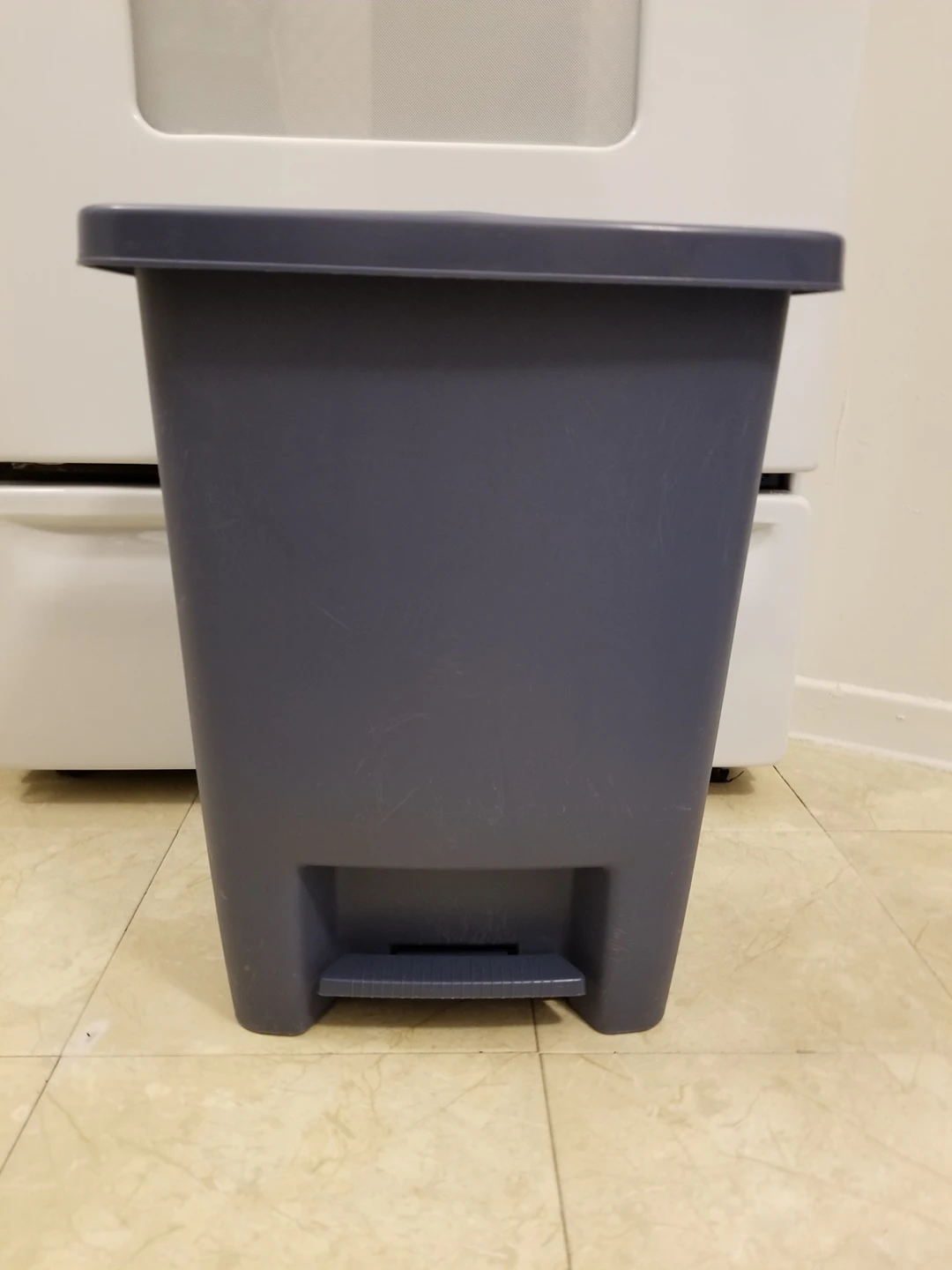 RUBBERMAID BLUE DENIM COLORED GARBAGE CAN 8 GALLON thumbnail