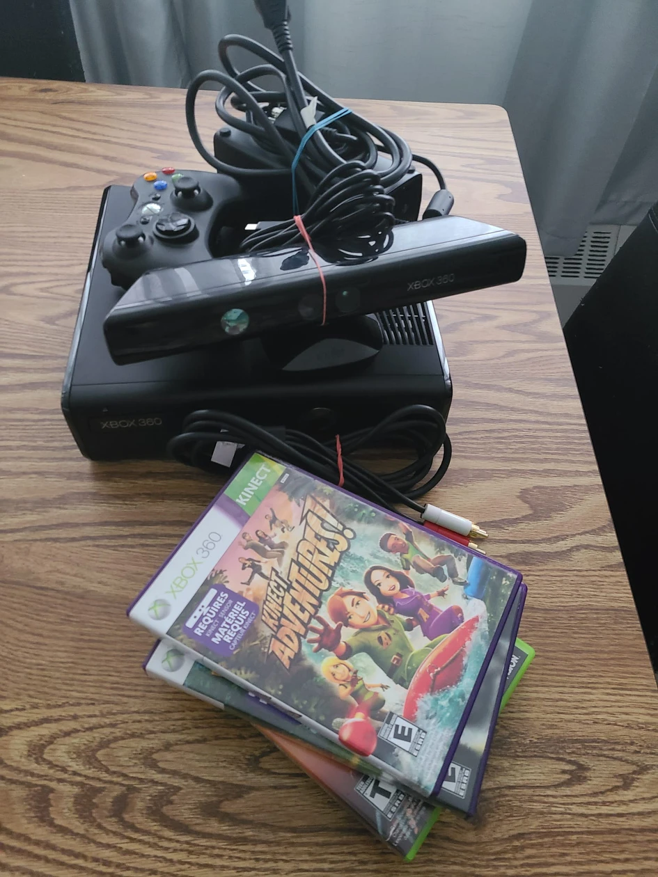 Xbox 360 + kinects + 5 games + controller + charger thumbnail