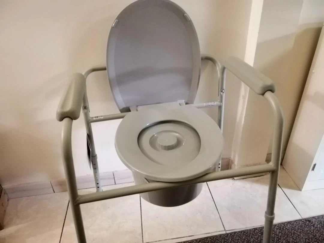 Adjustable Height Commode Chair Aluminum Toilet Seat Chair