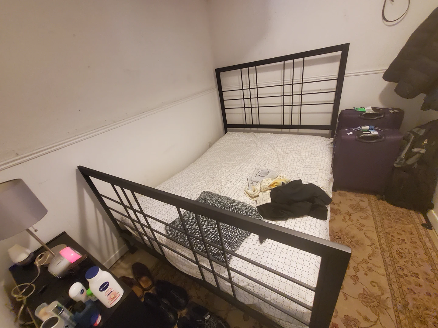 metal Queens bed frame