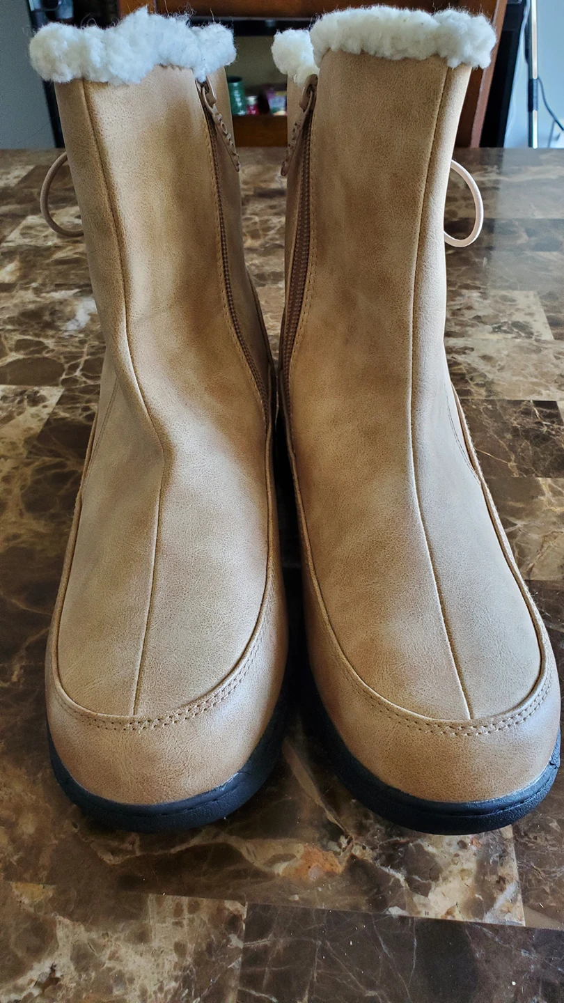 Womens All Weather Boots Size 9