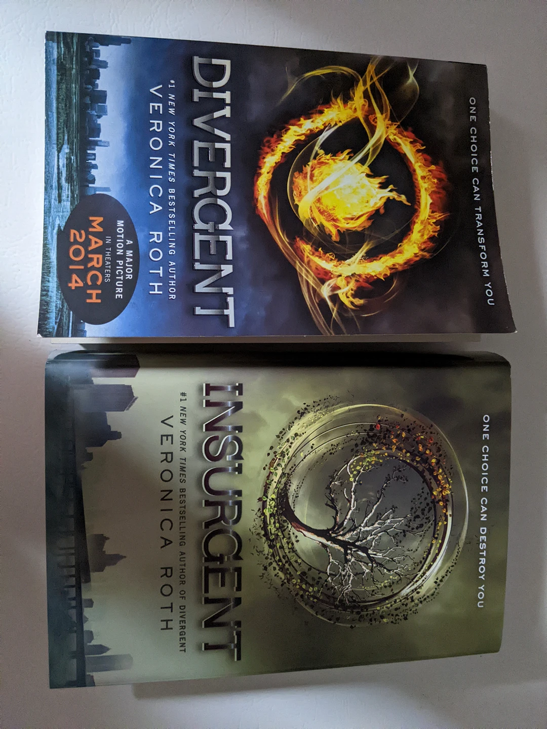 two divergent books thumbnail