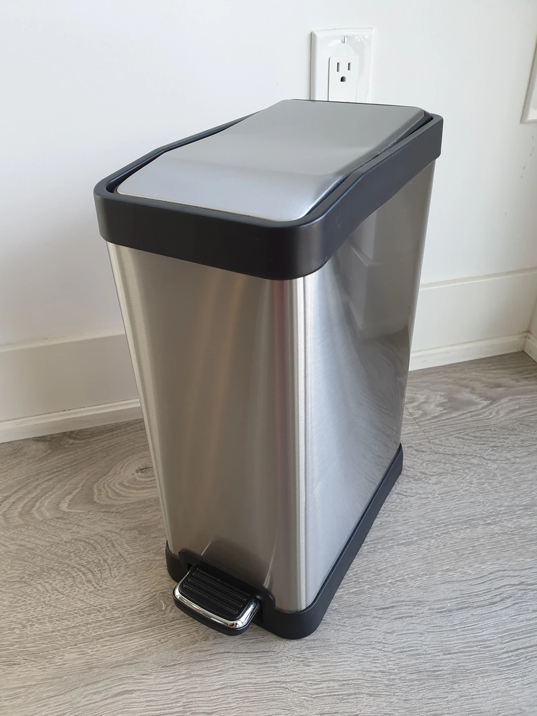 A Set of 2 Rectangular Step-on Garbage Cans - photo 2