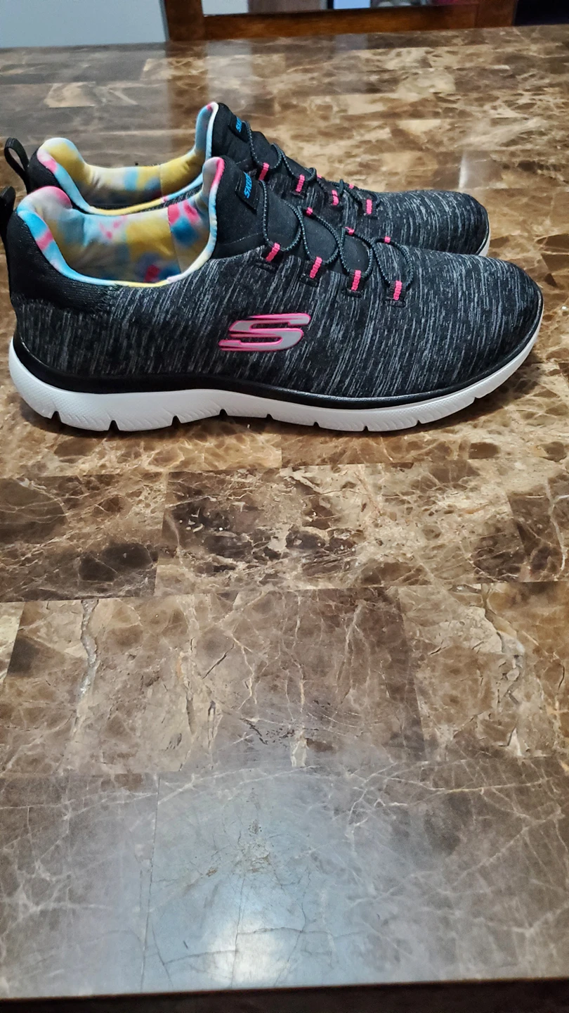 Womens Skechers size 8 1/2 image indicator(2)
