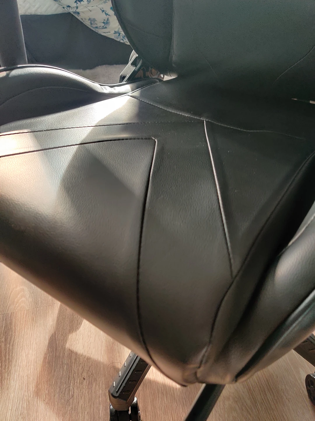 A gaming chair - photo 5
