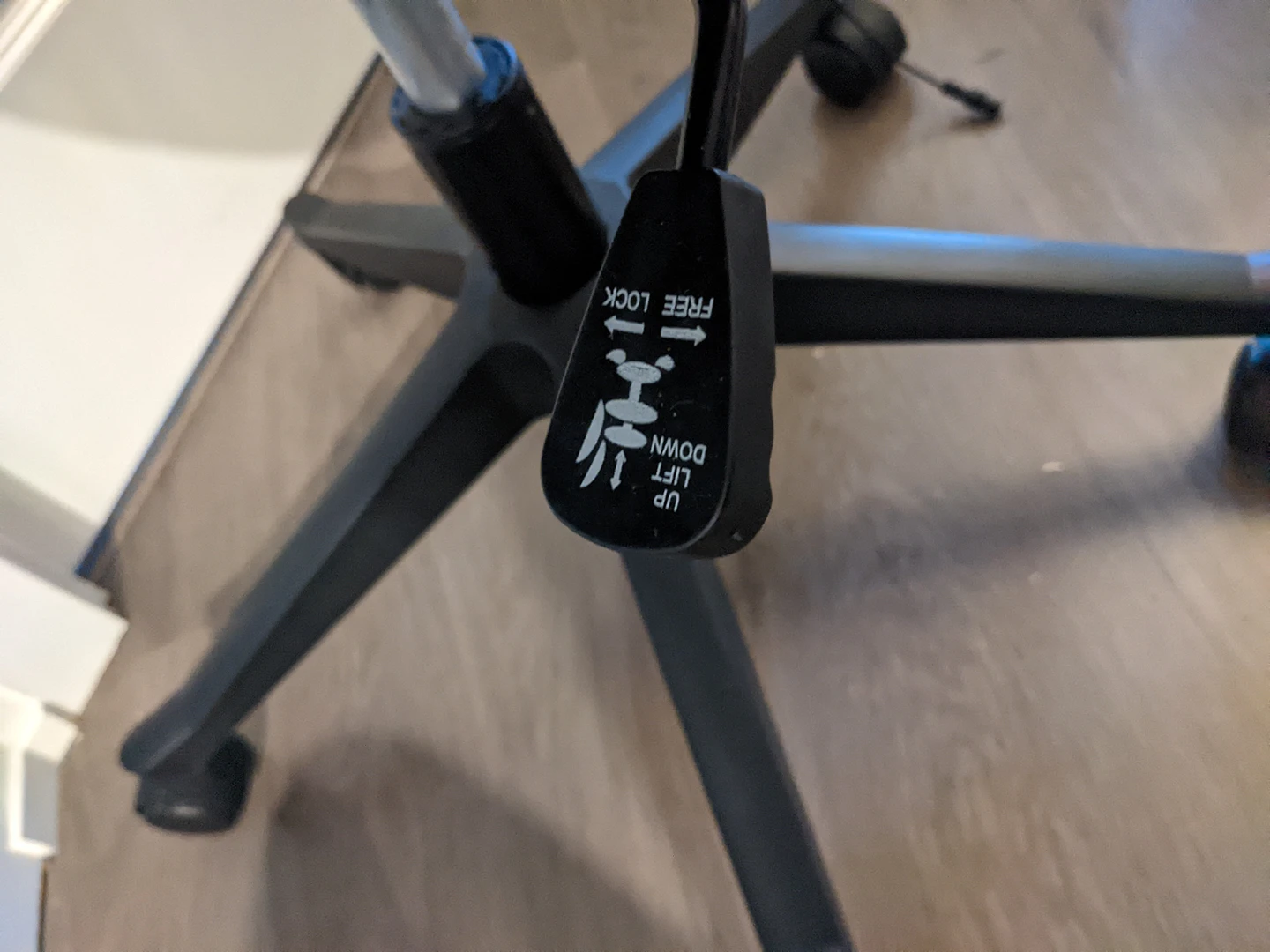 office chair - photo 4