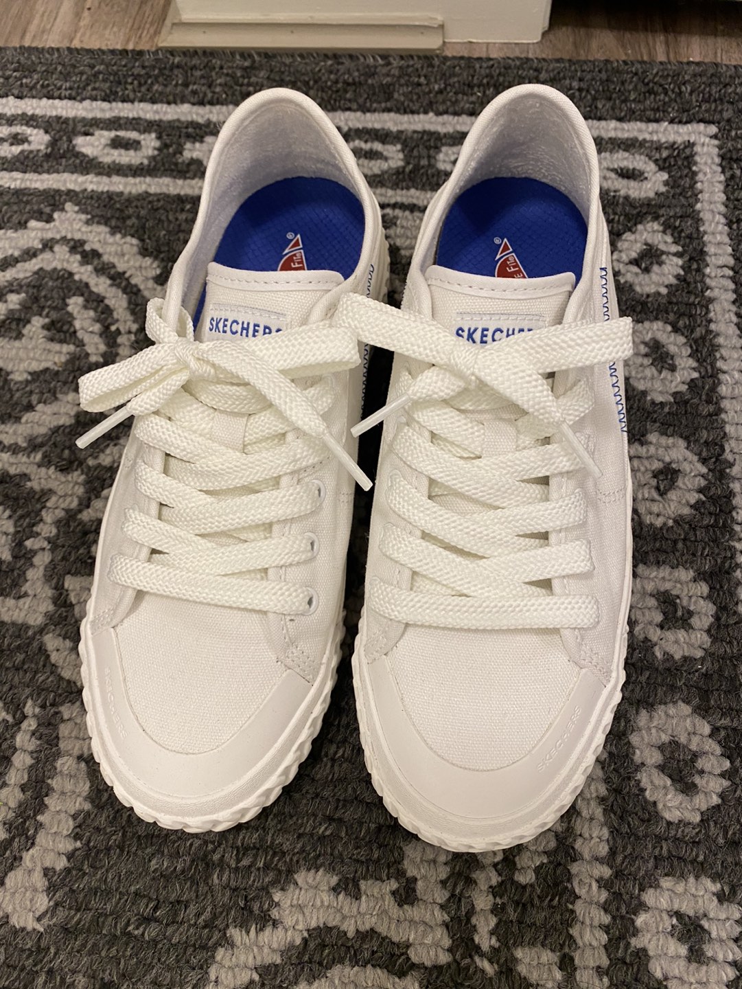 Skechers Women US 7.5 thumbnail