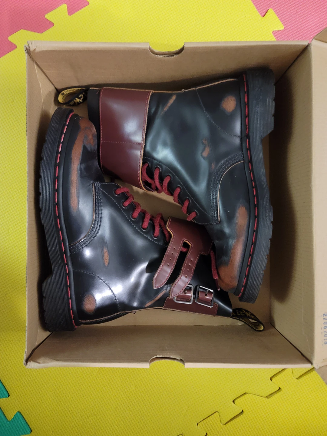 dr. martens image indicator(4)