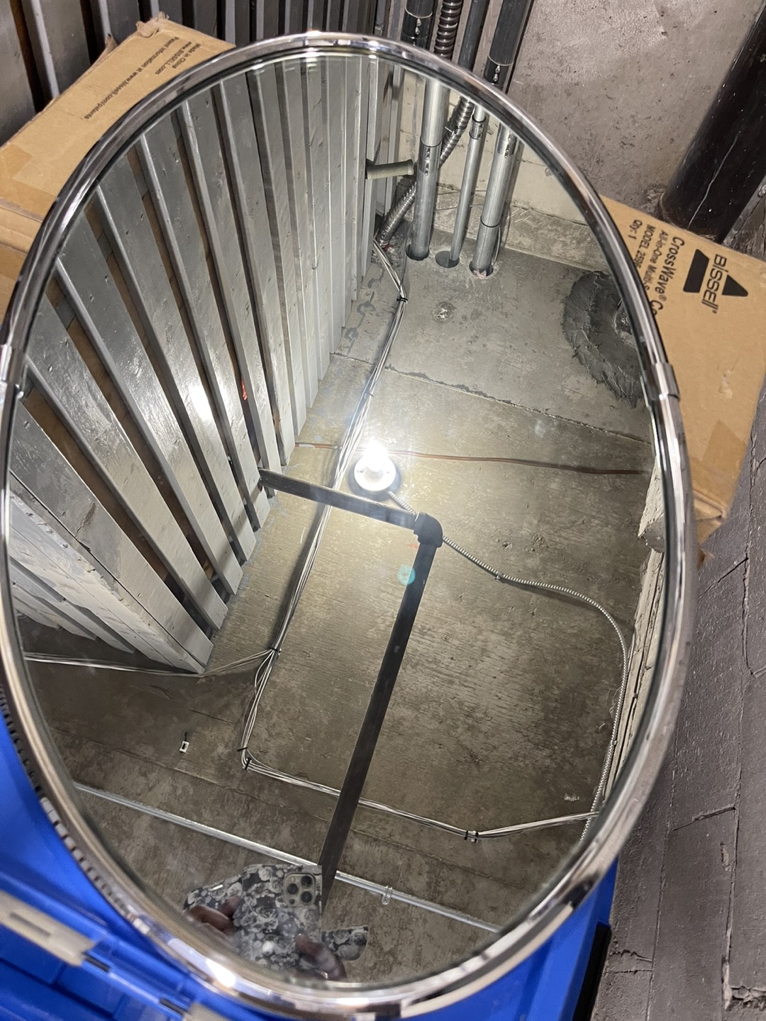 Oval mirror thumbnail