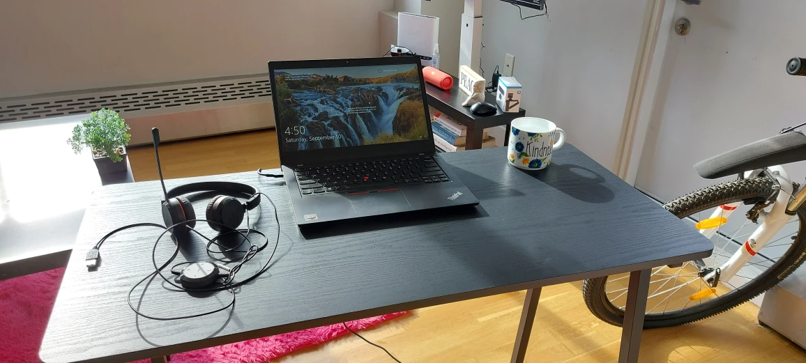 Medium size high quality computer desk - photo 2