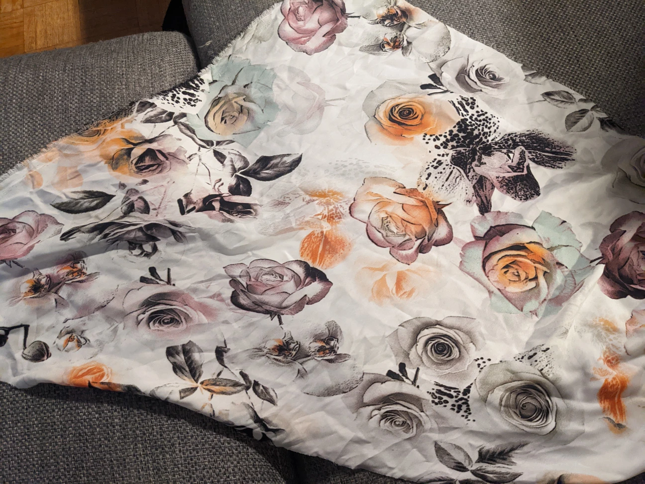 huge role of fabric, rayon, no stretch, flowers thumbnail