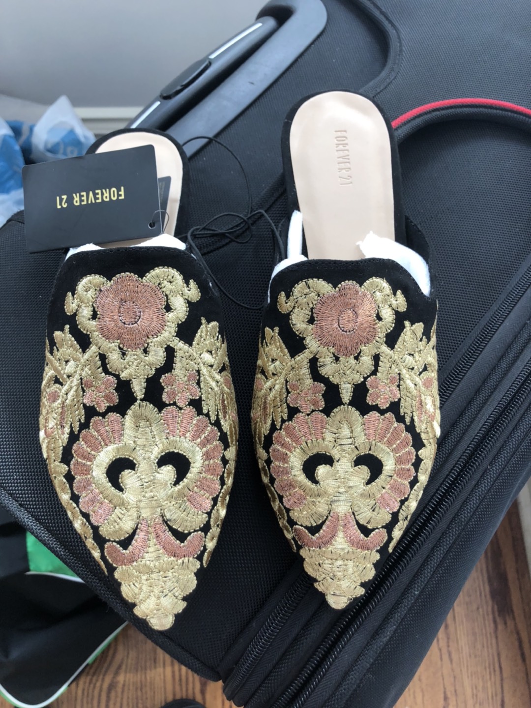 New with tags embroidered mules flat