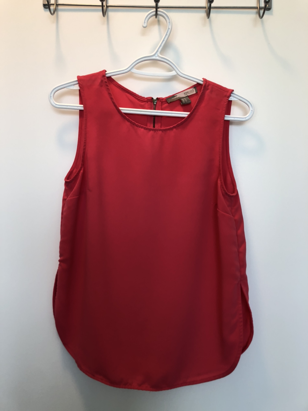 Used summer tops thumbnail