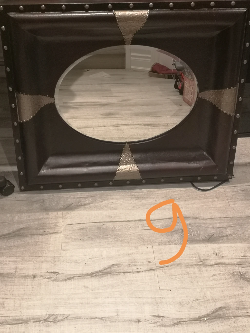 prints, frames and a mirror - photo 2