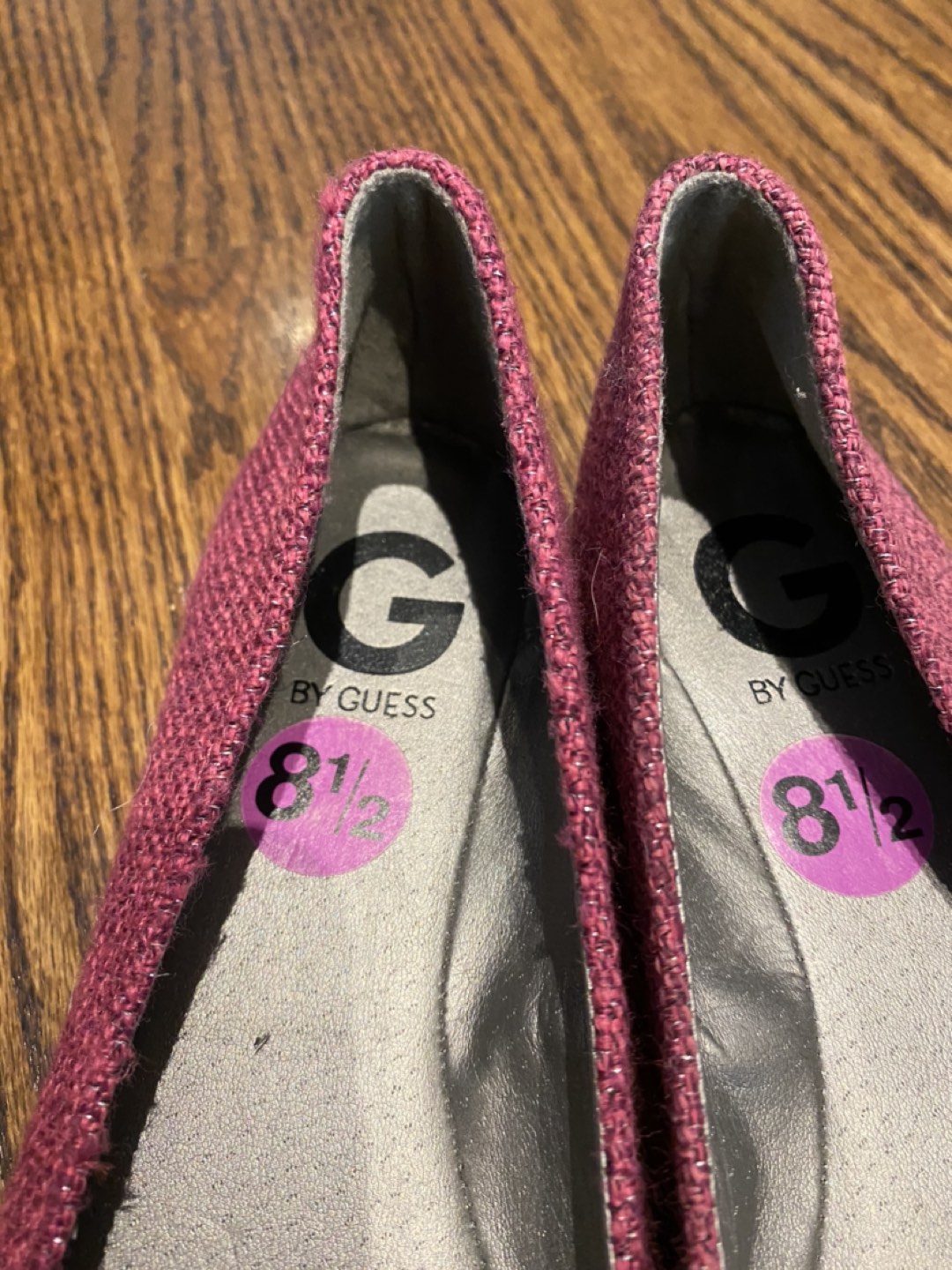 Women’s Guess flat shoes size 8.5 image indicator(2)