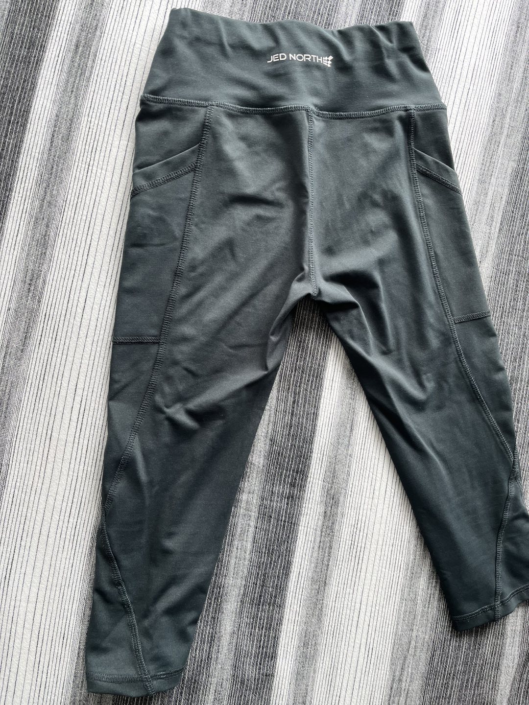 Women’s workout leggings with pockets size XS image indicator(2)