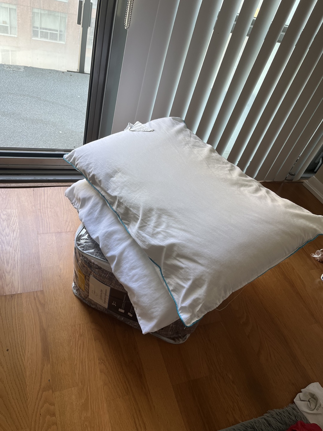Comforter set with pillows and bedsheet - Everything for 30 CAD - photo 3