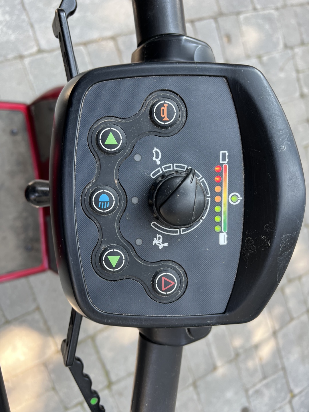Invacare Leo Mobility Scooter - photo 2