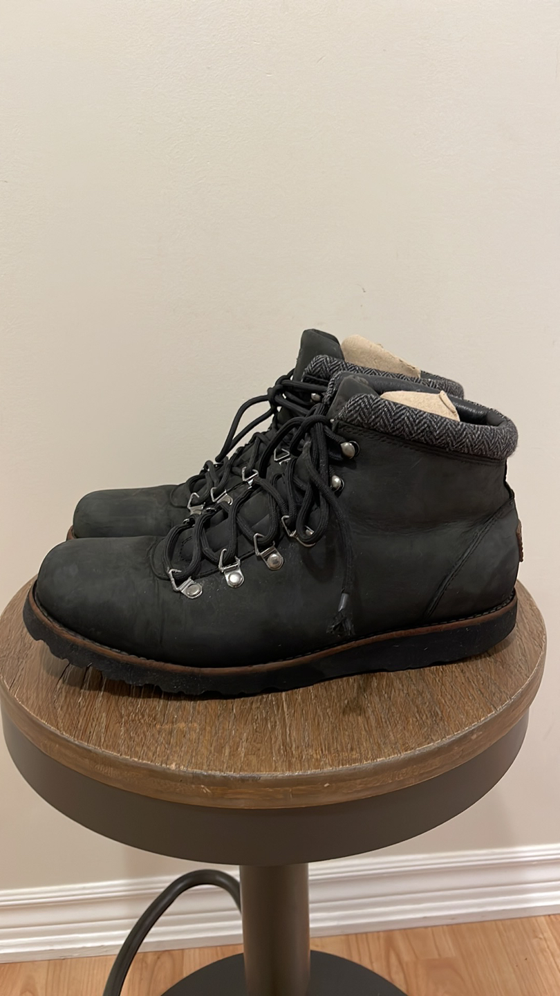 UGG Men’s Winter Boot (US11) thumbnail