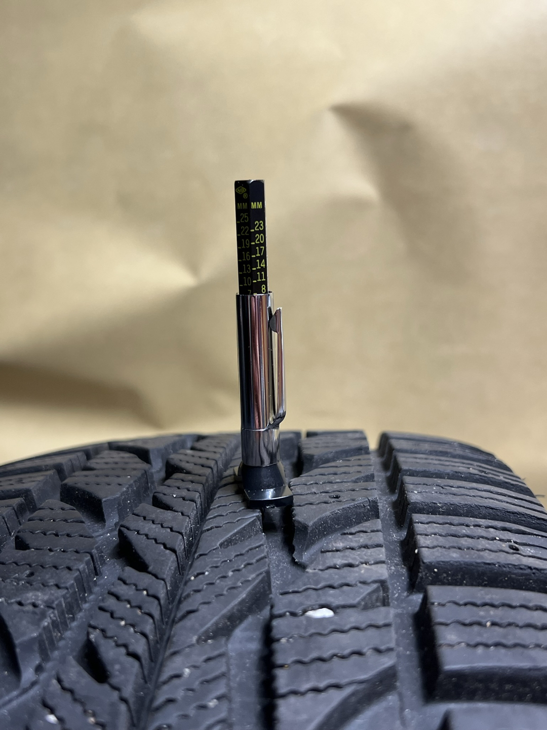 225/70R16 Winter Tires image indicator(6)