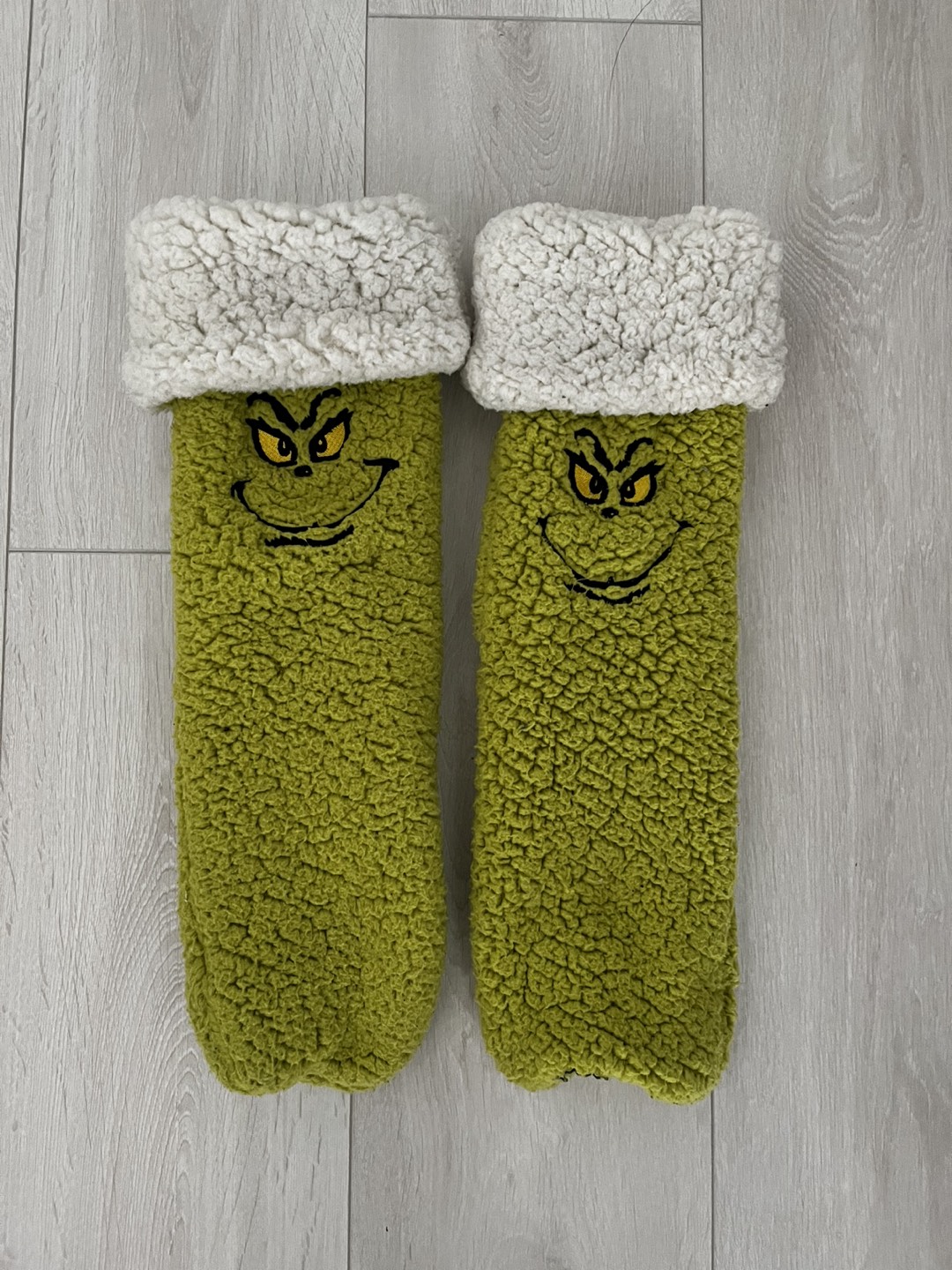 Moving Sale: American Eagle Grinch Fleece socks thumbnail