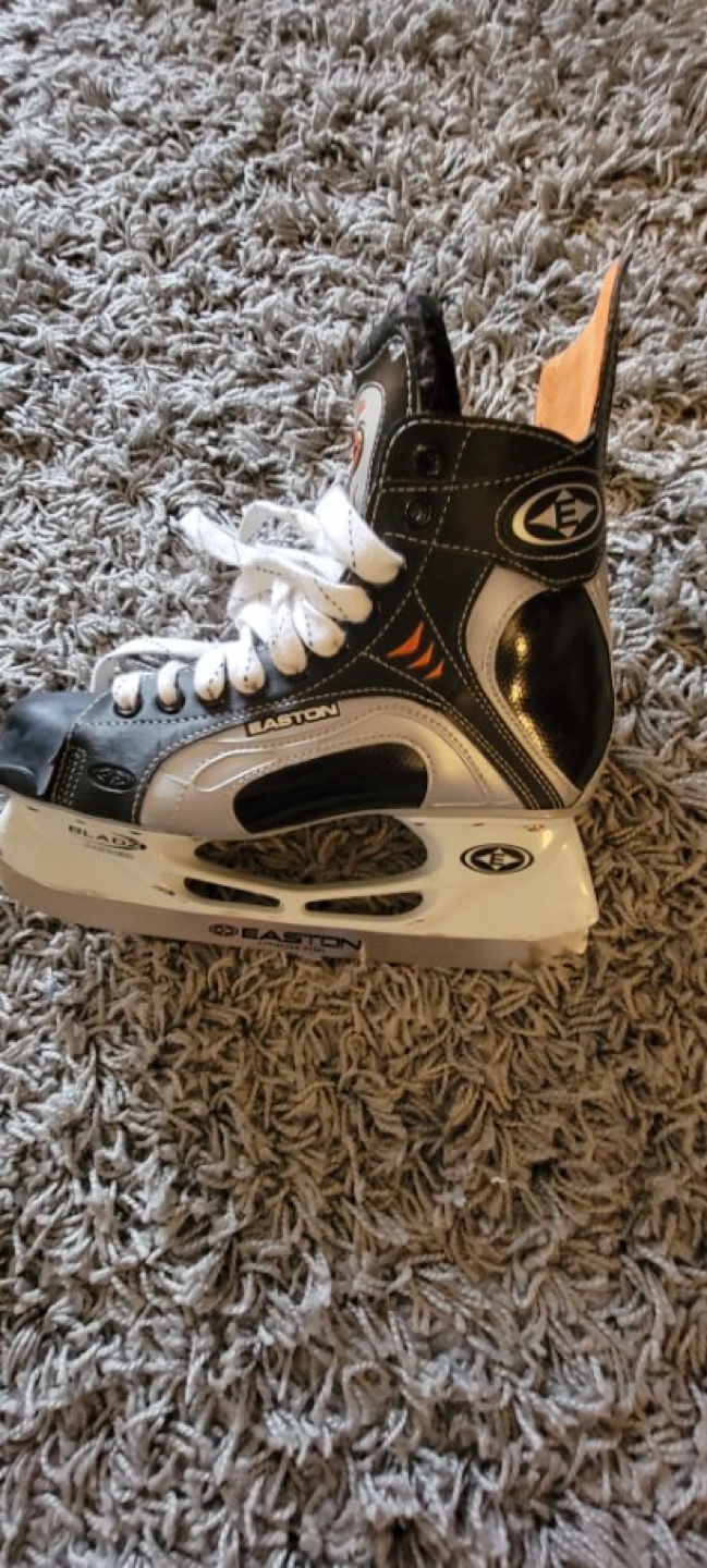 Hockey skates size 8d