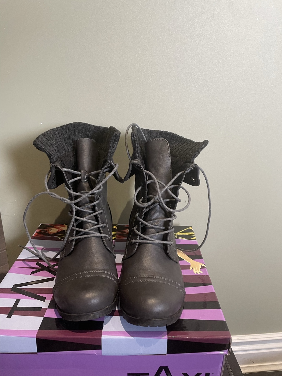 Taxi woman’s leather boots size 8.5 thumbnail