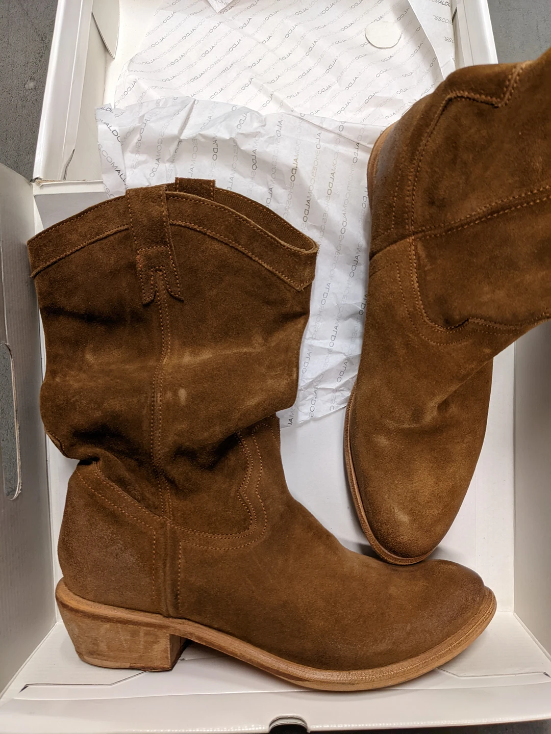 Short suede cowboy boots size 9 thumbnail