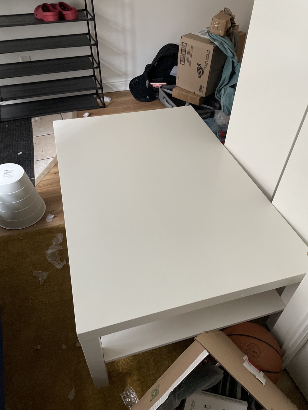 Large IKEA coffee table (assembled) image indicator(3)